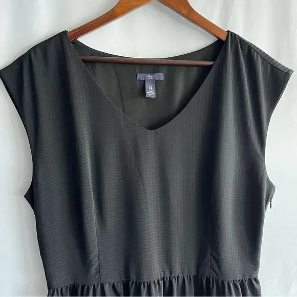 Gap Black Fit & Flare Dress - Picture 3 of 8